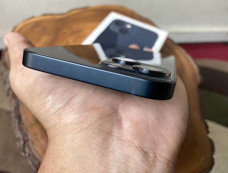 Apple iPhone 13 5