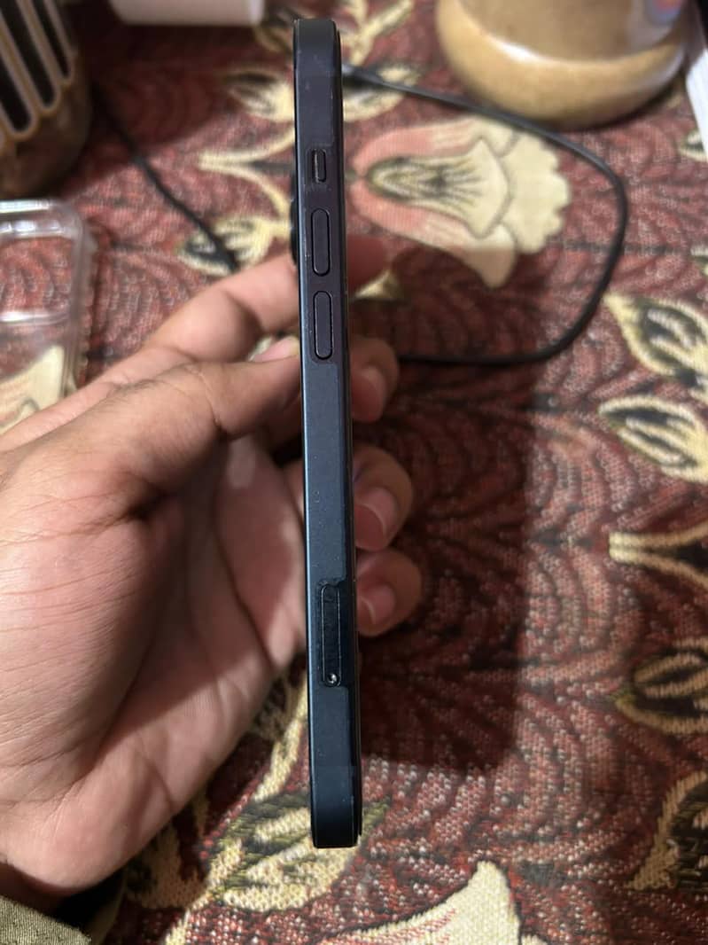 Apple iPhone 13 4