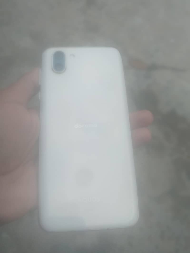 Sharp Aquos R2 0
