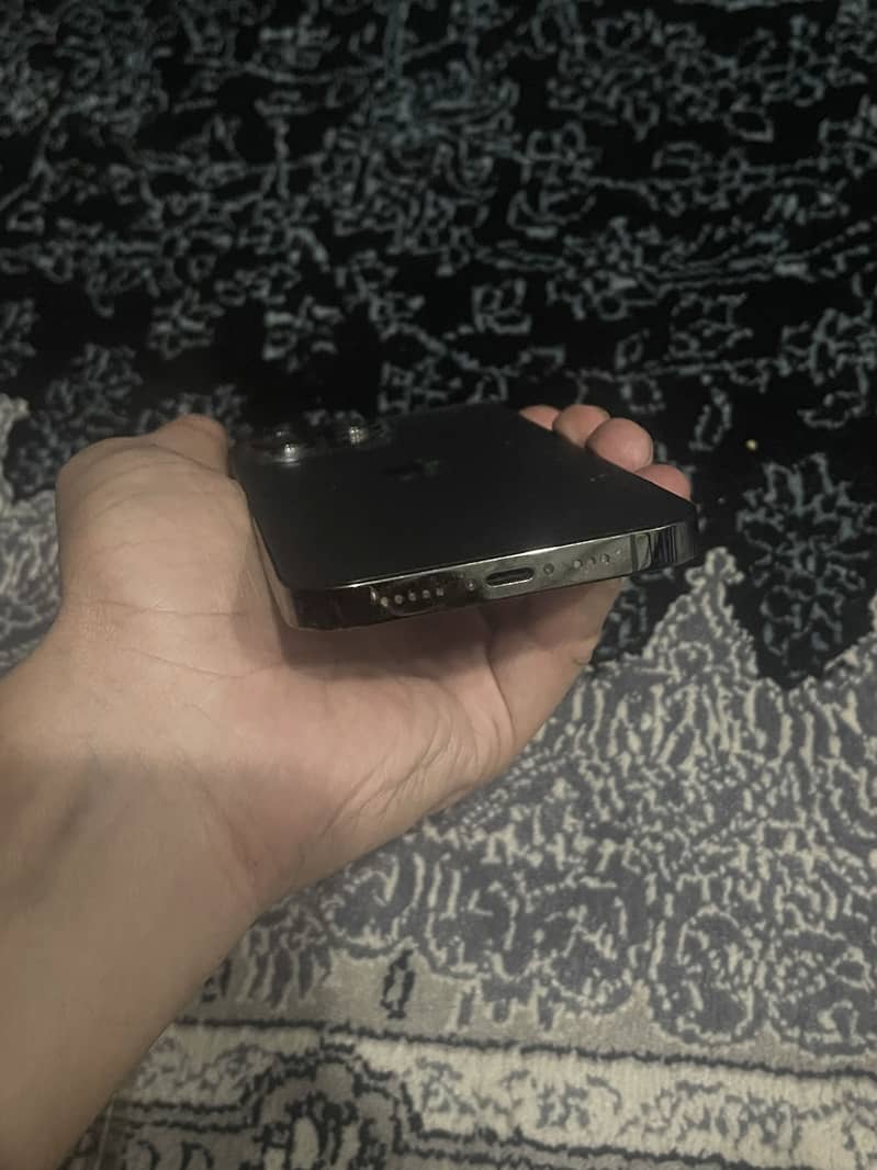 Apple iPhone 13 Pro 4