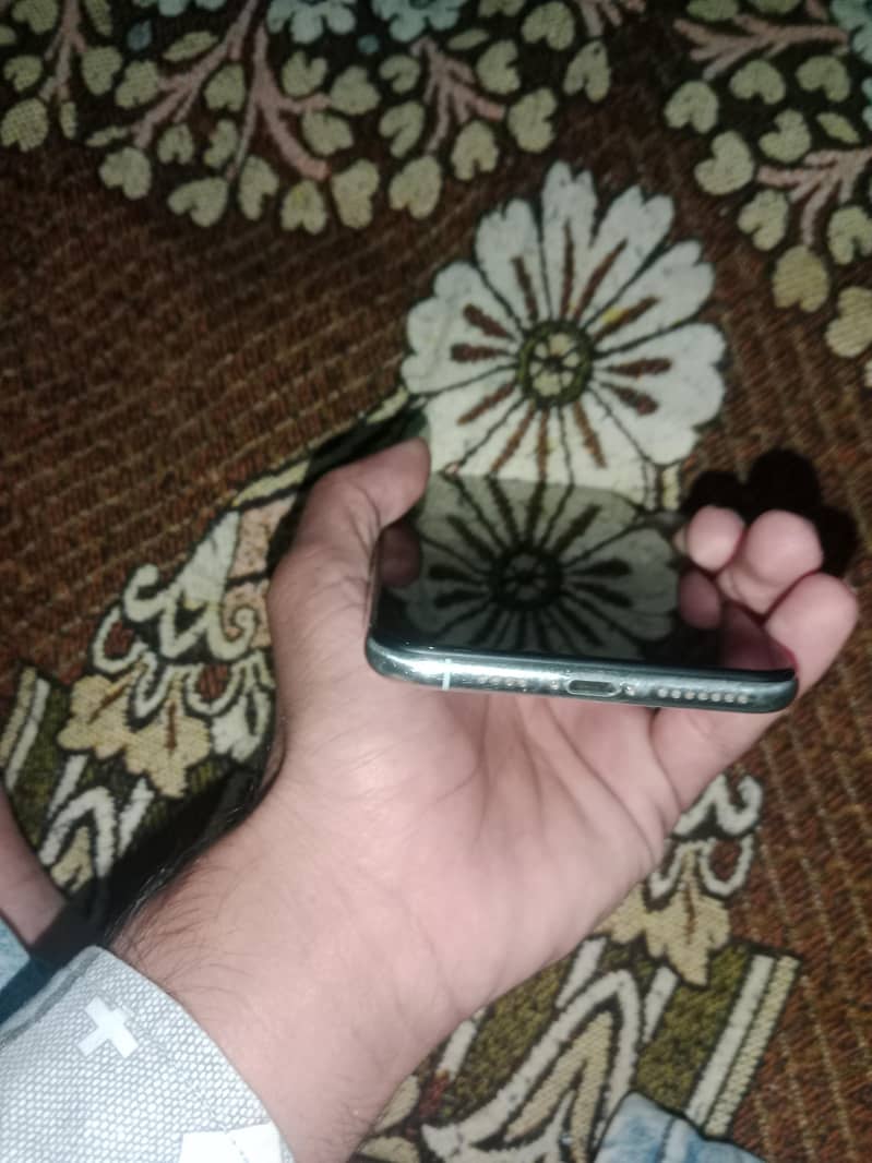 Apple iPhone XS Max 2
