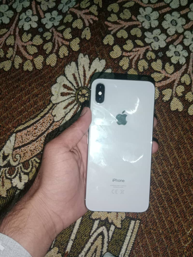Apple iPhone XS Max 4