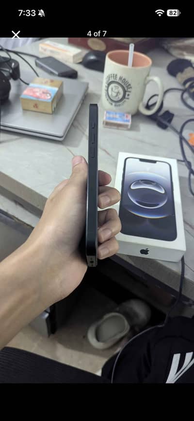 Apple iPhone 16e jv