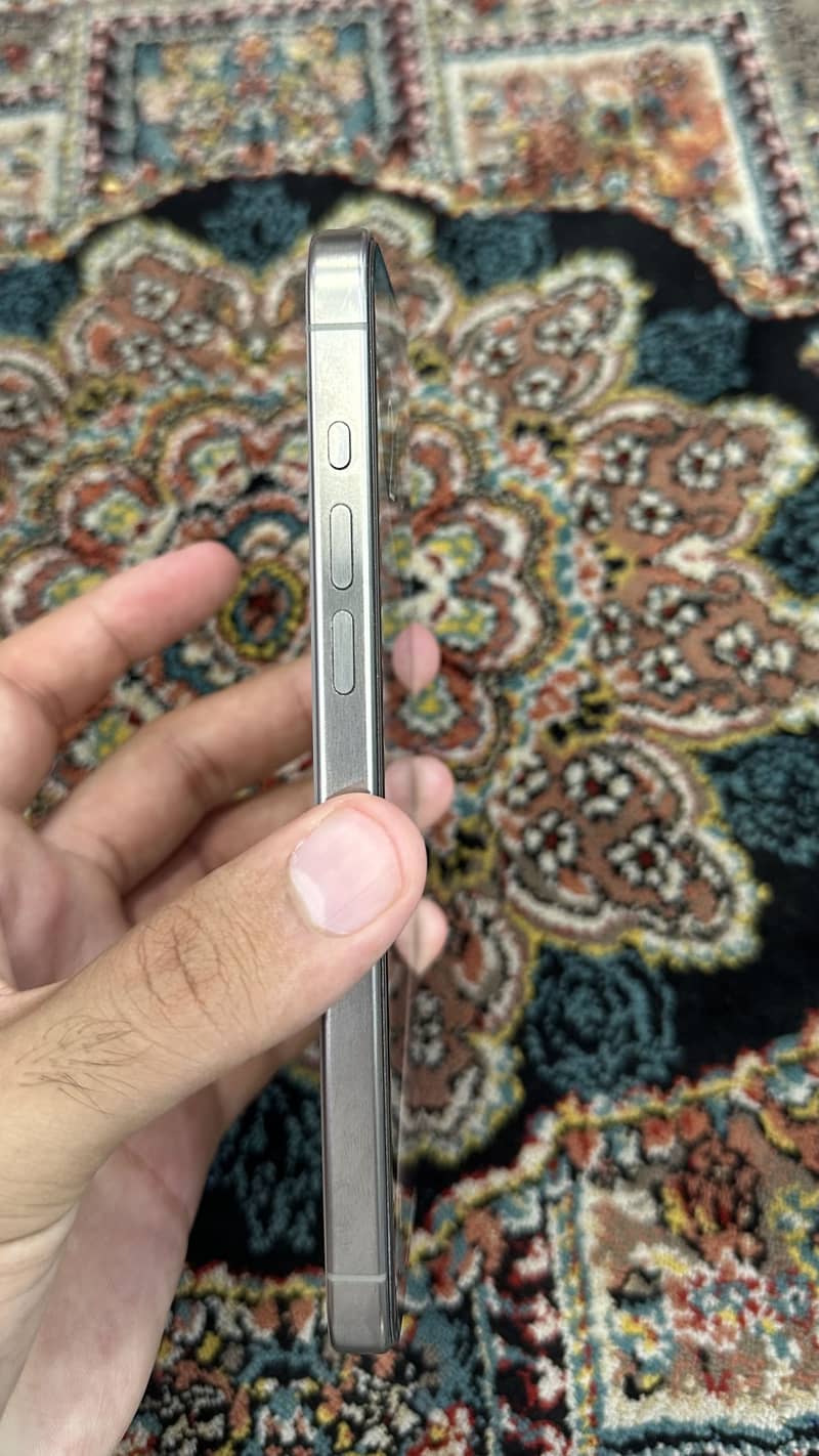 Apple iPhone 15 Pro Max 2
