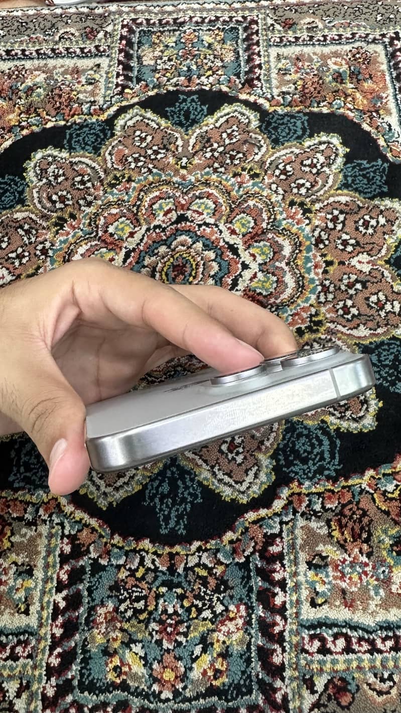 Apple iPhone 15 Pro Max 3