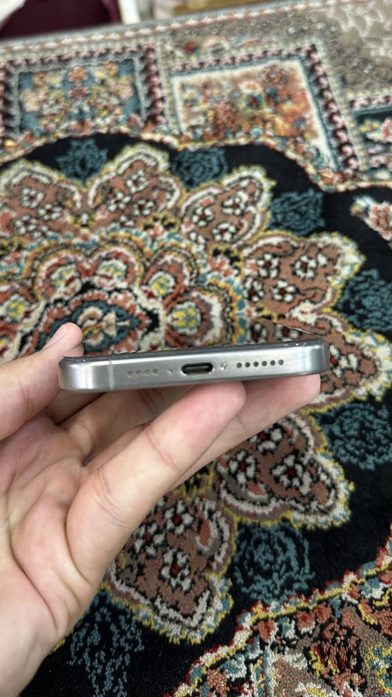 Apple iPhone 15 Pro Max 4