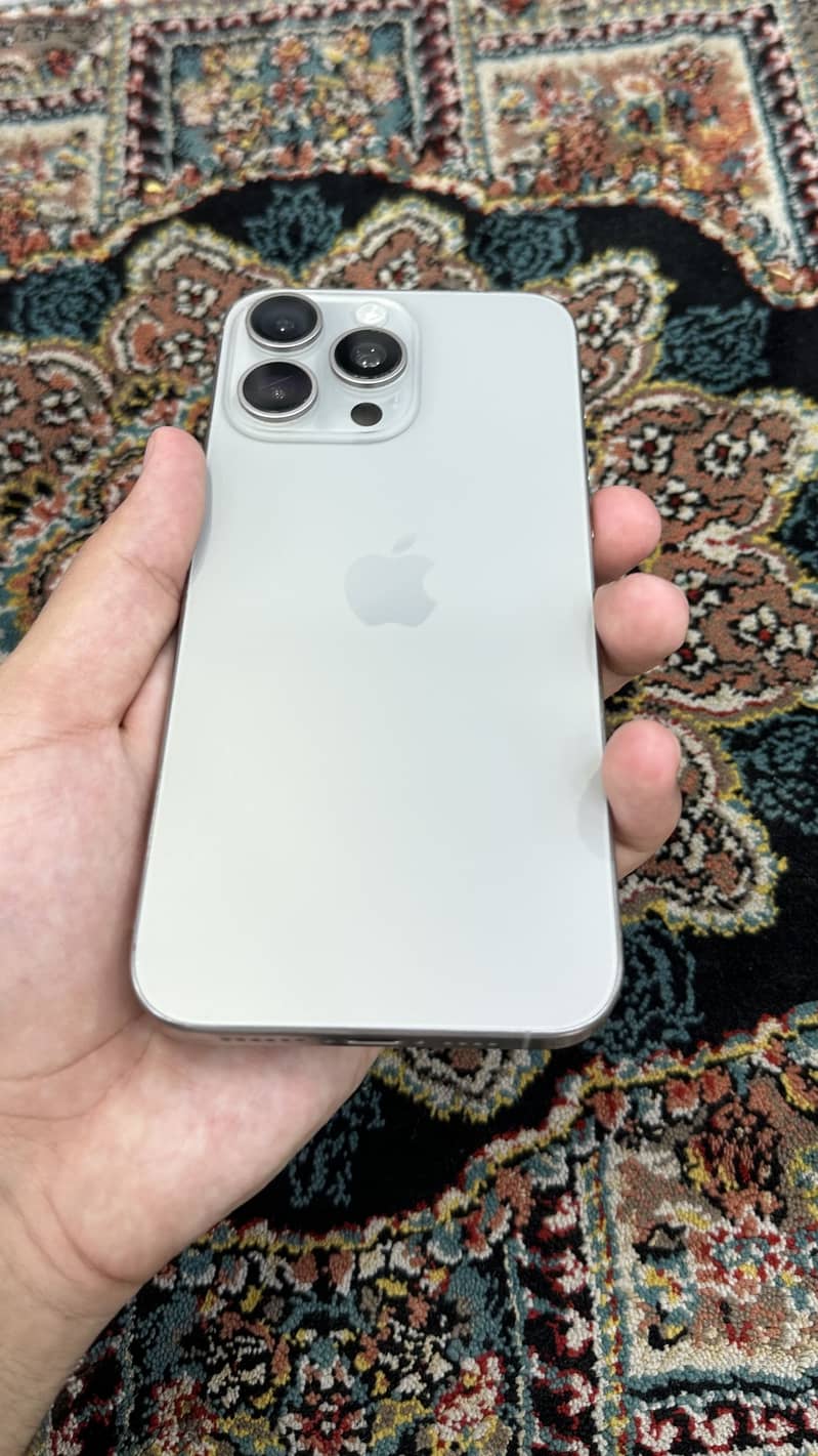 Apple iPhone 15 Pro Max 5