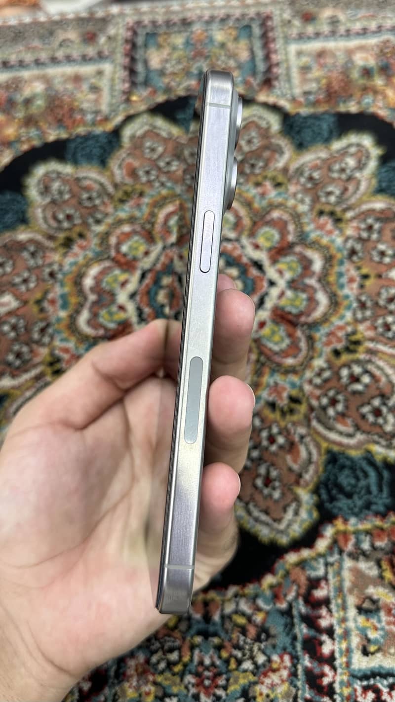 Apple iPhone 15 Pro Max 6