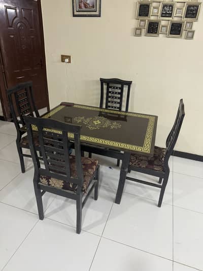 Dining Table for sale with 4 chairs good glass quality