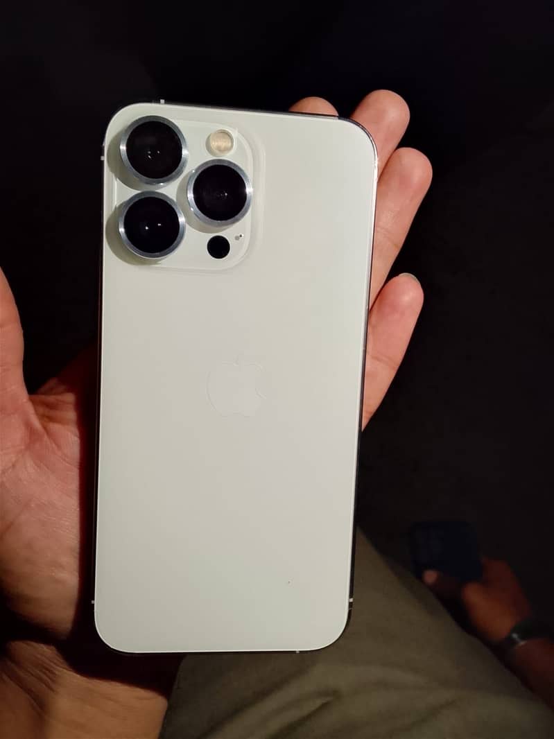 Apple iPhone 13 Pro jV 0