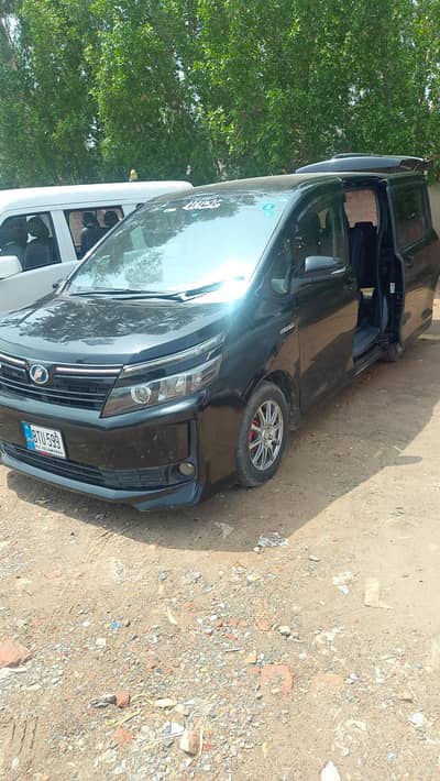 Toyota Voxy 2014