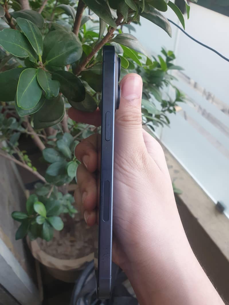 Apple iPhone 15 Pro Max 1