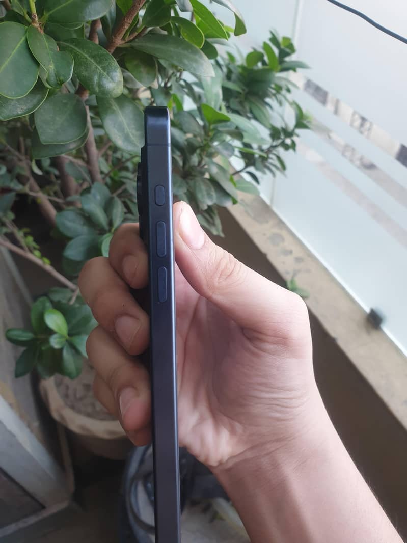 Apple iPhone 15 Pro Max 2