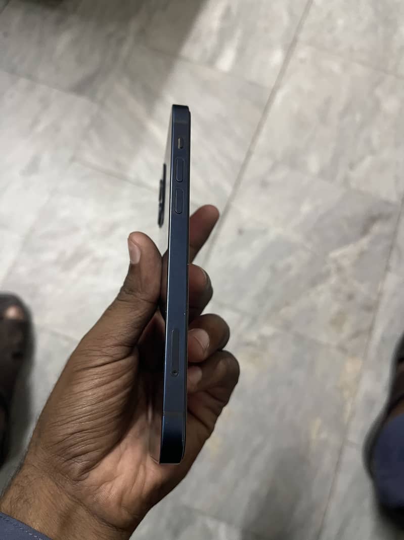 Apple iPhone 12 3