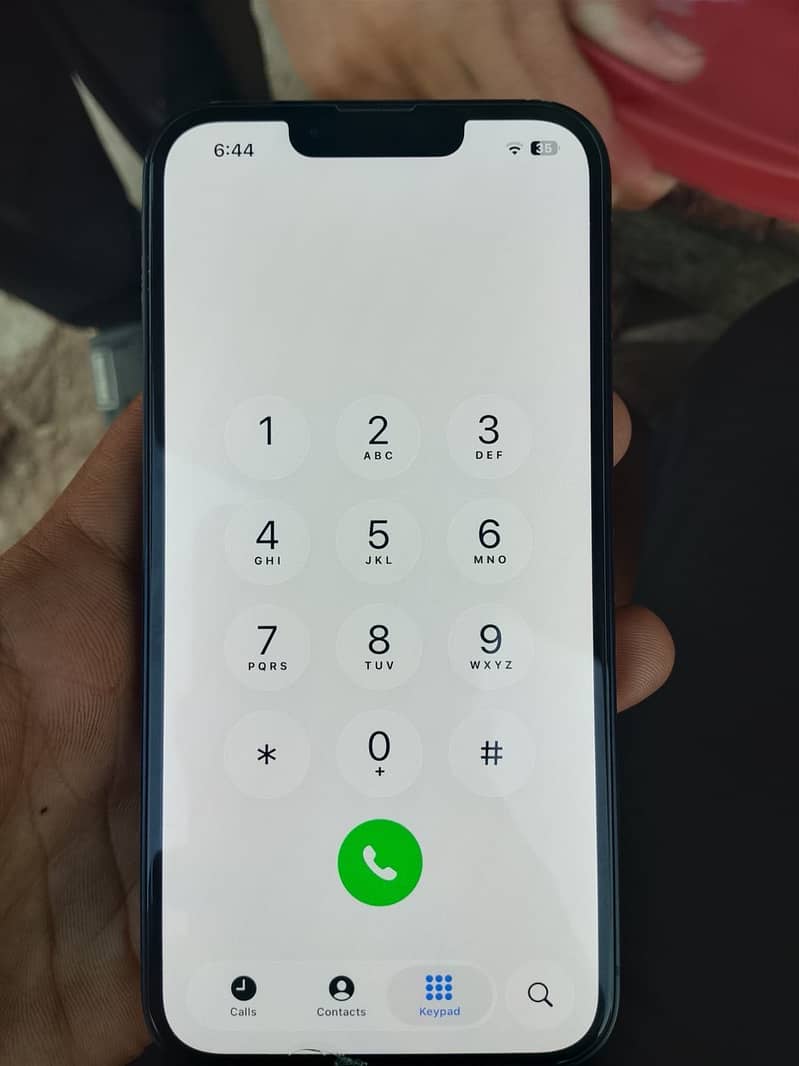 Apple iPhone 16e 3
