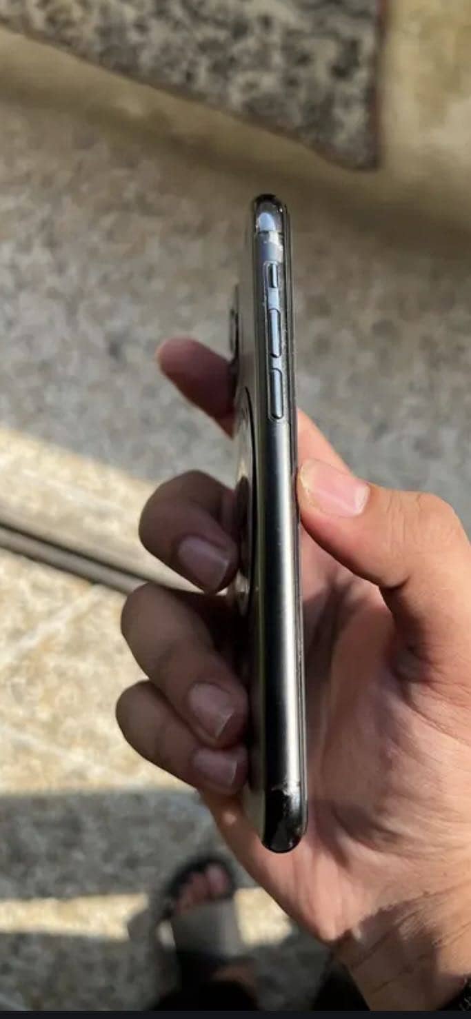 Apple iPhone 11 Pro 1