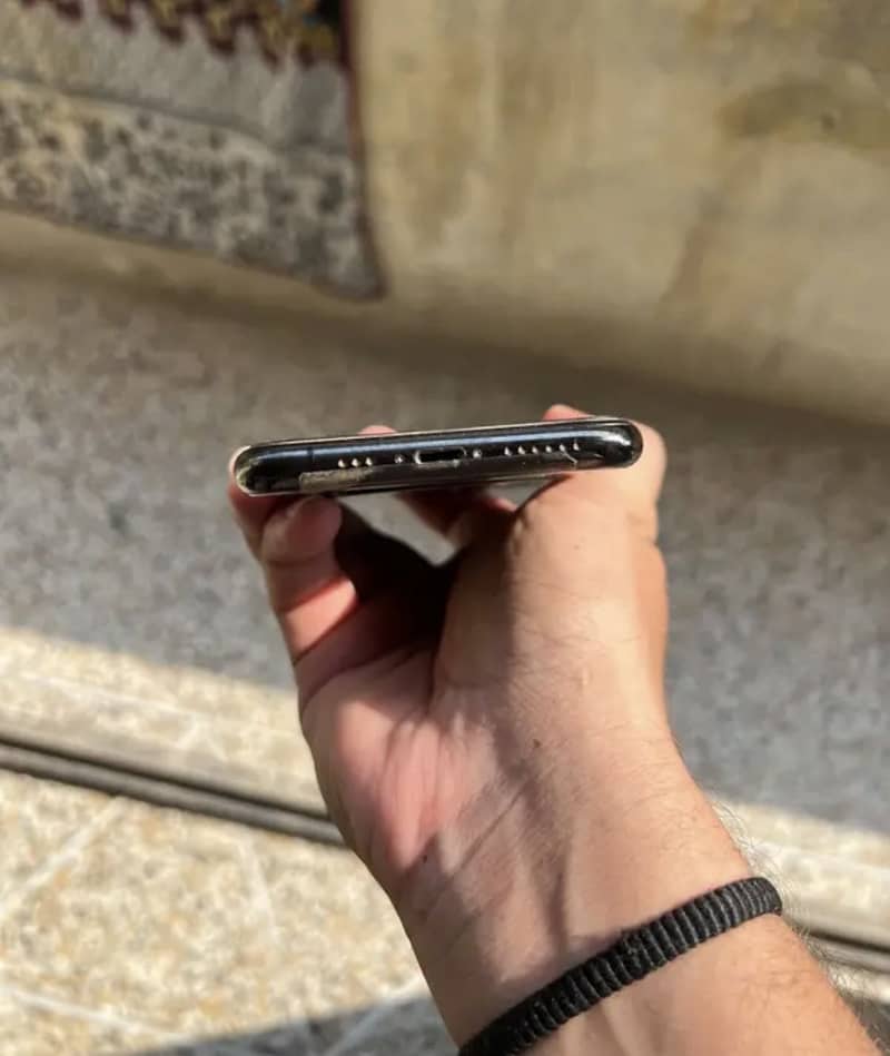 Apple iPhone 11 Pro 2