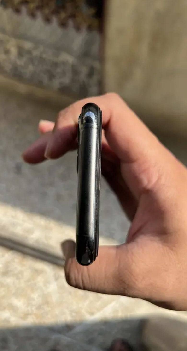 Apple iPhone 11 Pro 3