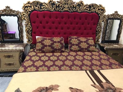 Bed set with dressing table and mirror