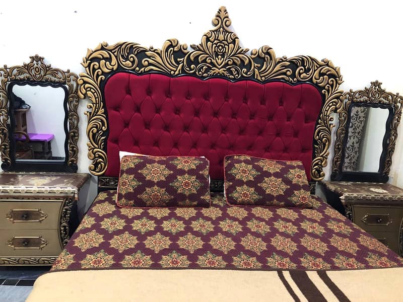 Bed set with dressing table and mirror 3
