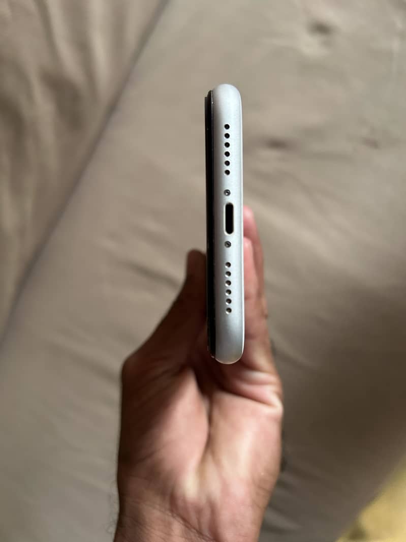 Apple iPhone XR 3