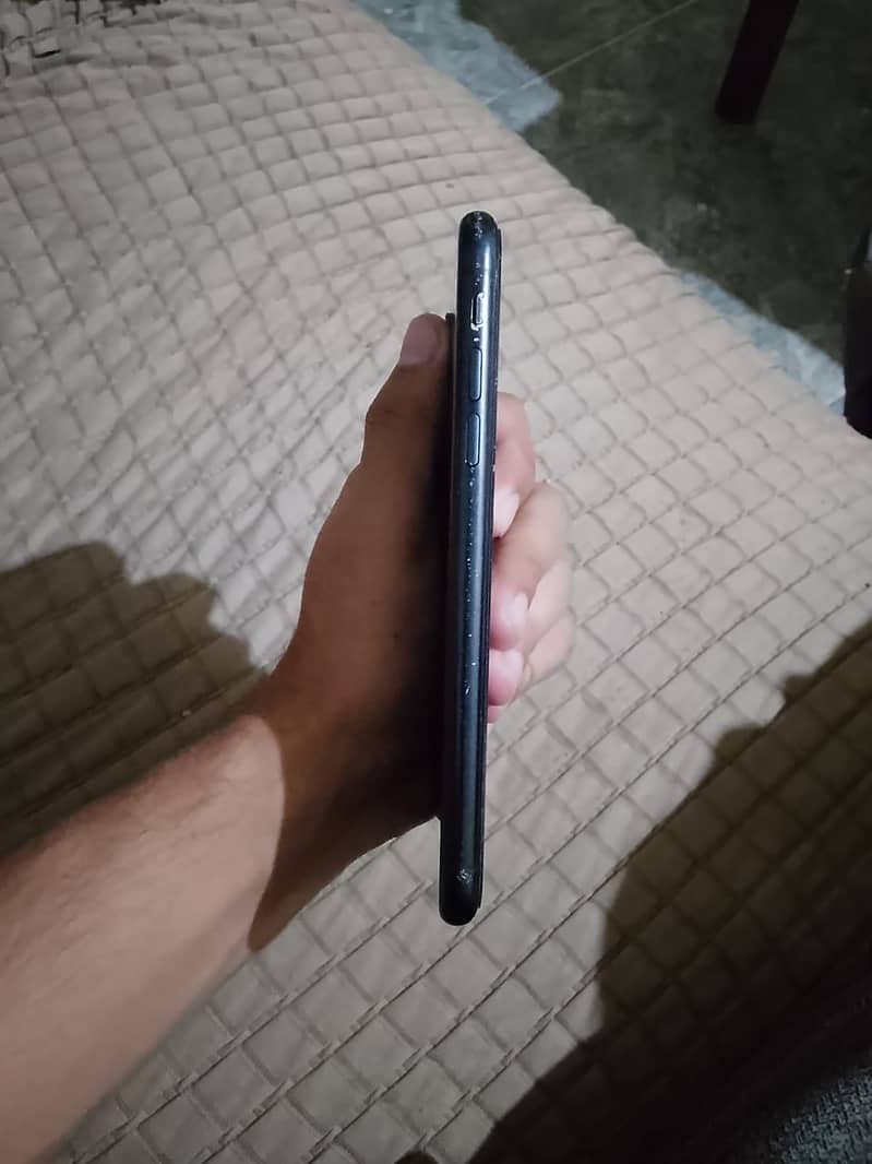 Apple iPhone XR 4