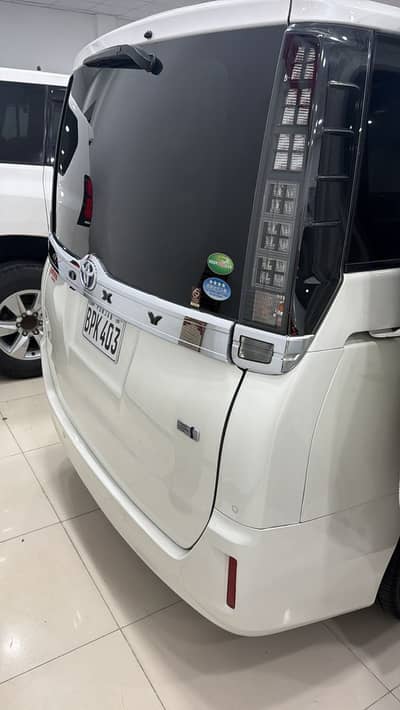 Toyota Voxy 2019