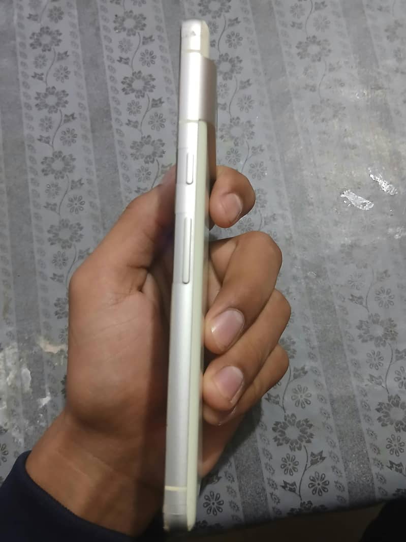 Google Pixel 7 4