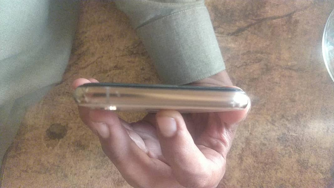 Apple iPhone XS 1