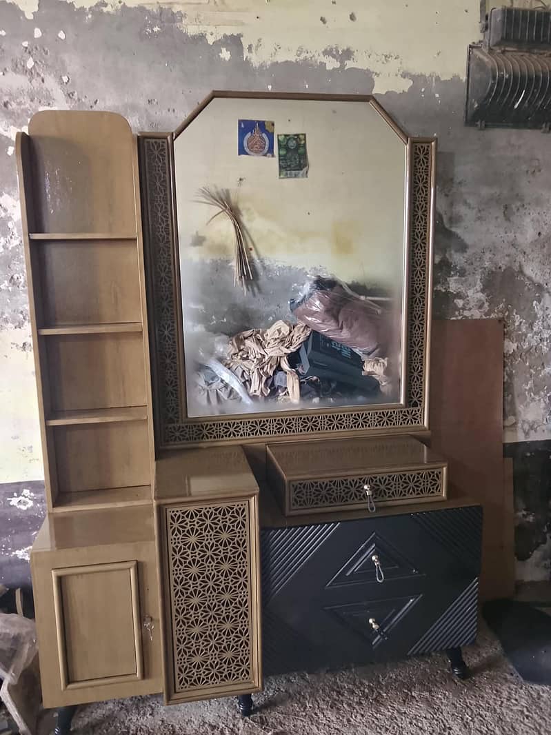 luxury bed . dressing. side table 2