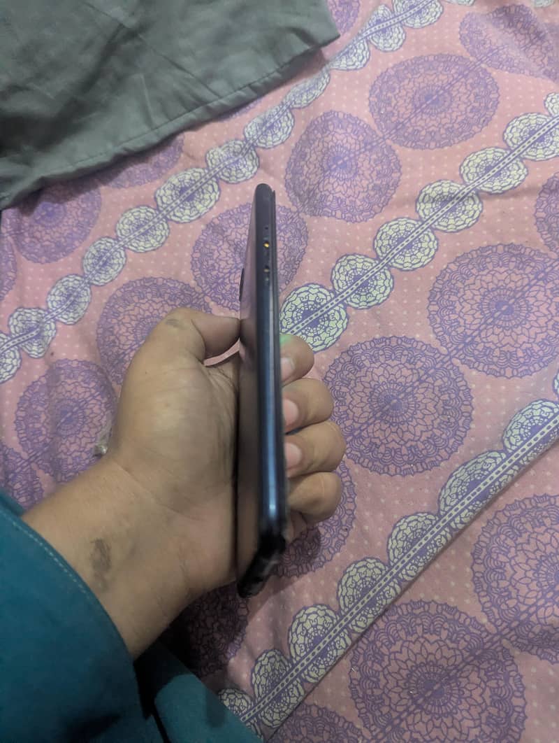 Realme C2 4