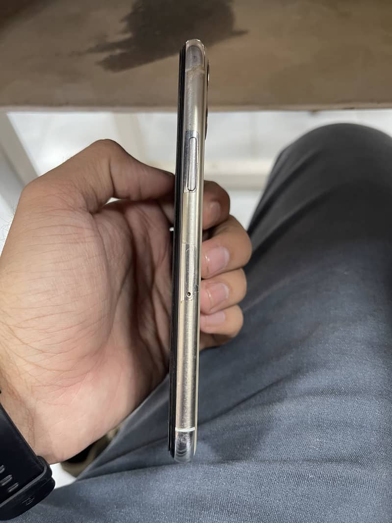 Apple iPhone 11 Pro 3