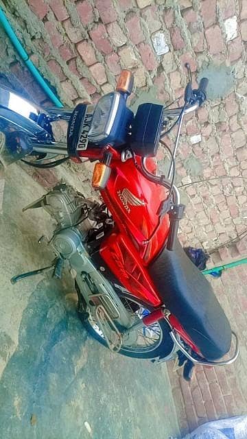 Honda CD 70, 2021 model, red colour available for sale in Lahore.
