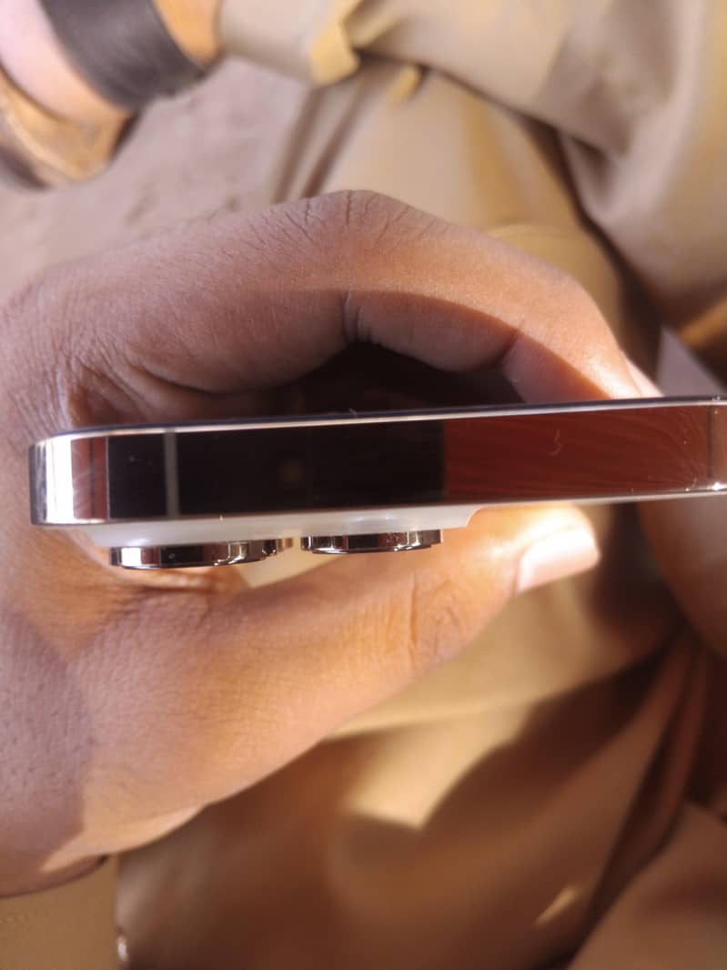Apple iPhone 14 Pro 2