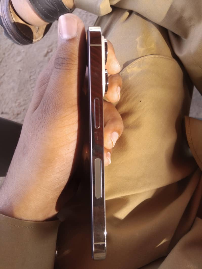 Apple iPhone 14 Pro 3