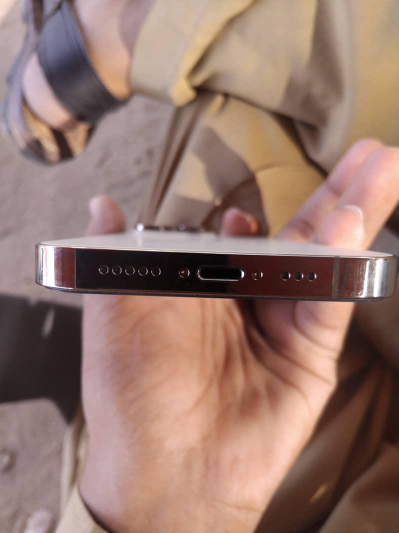 Apple iPhone 14 Pro 4