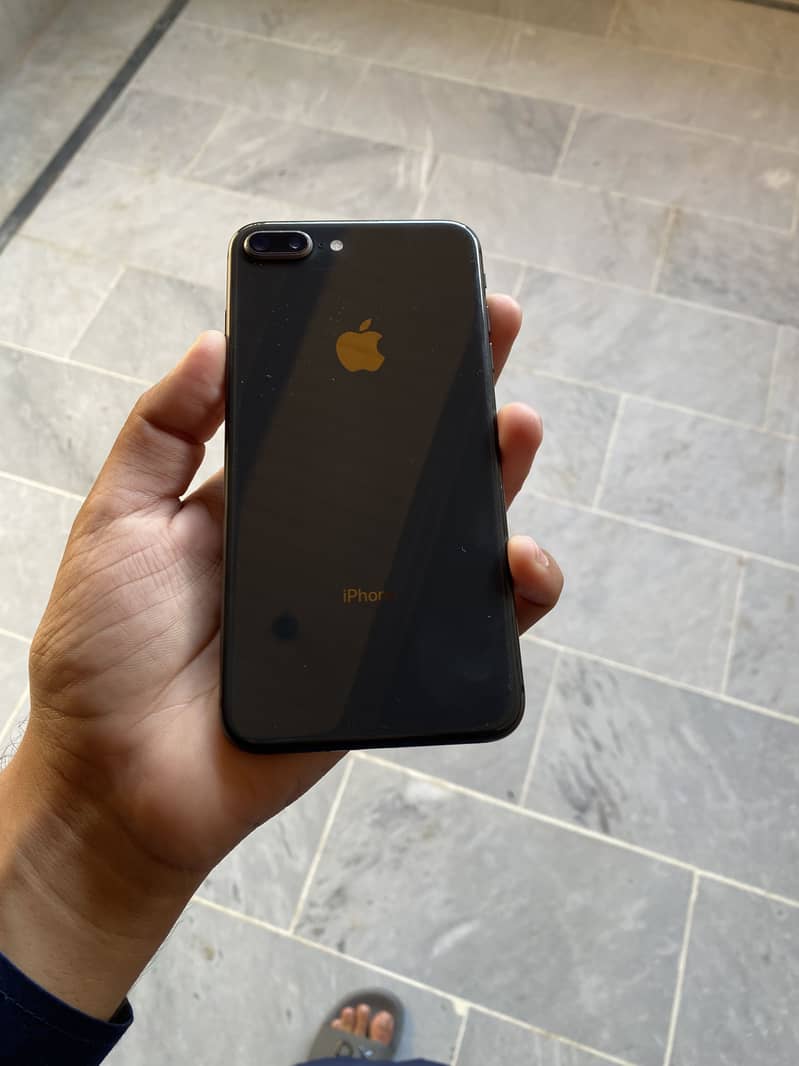 Apple iPhone 8 Plus 1