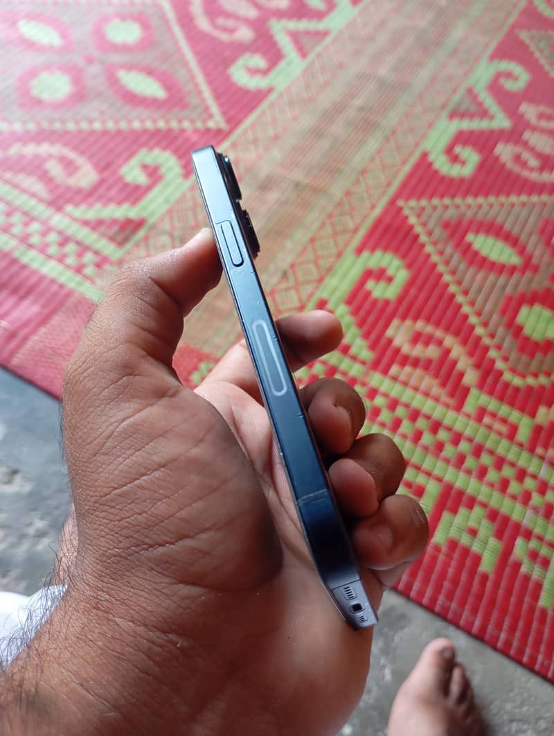 Apple iPhone 14 3