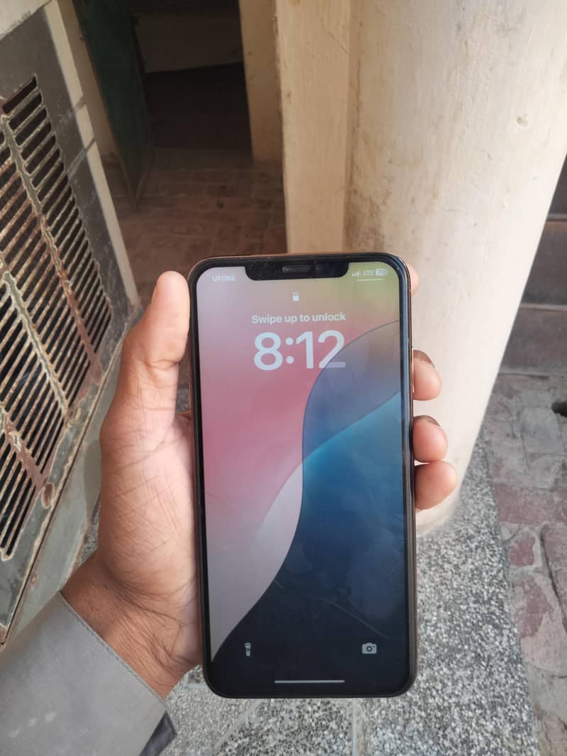 Apple iPhone XS Max 0