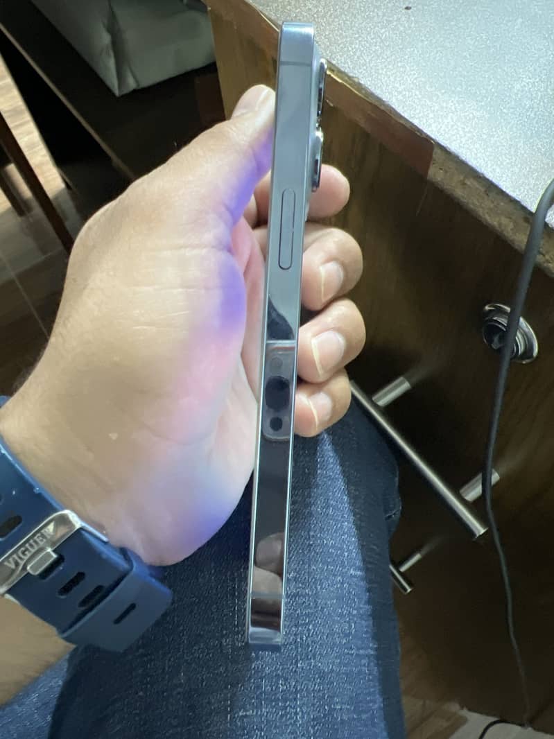 Apple iPhone 13 Pro 2