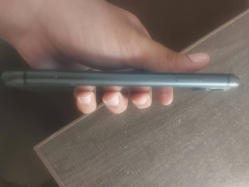 Apple iPhone 11 4