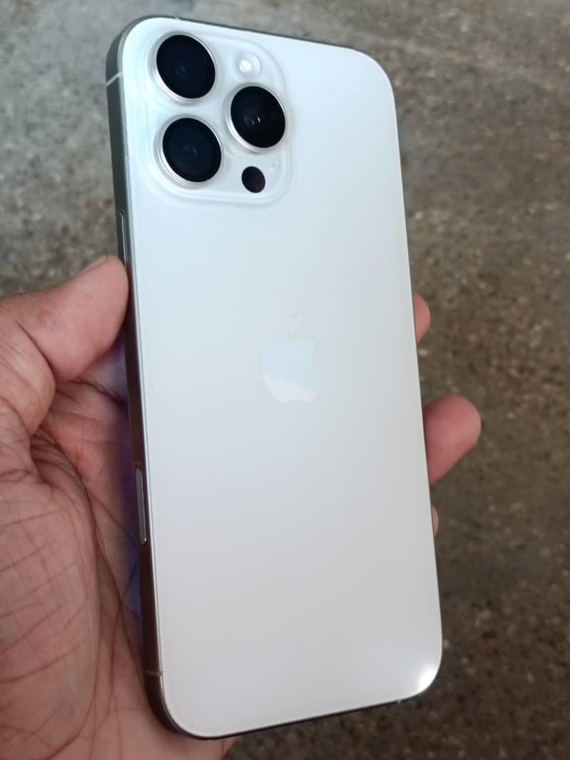Apple iPhone 16 Pro Max 0