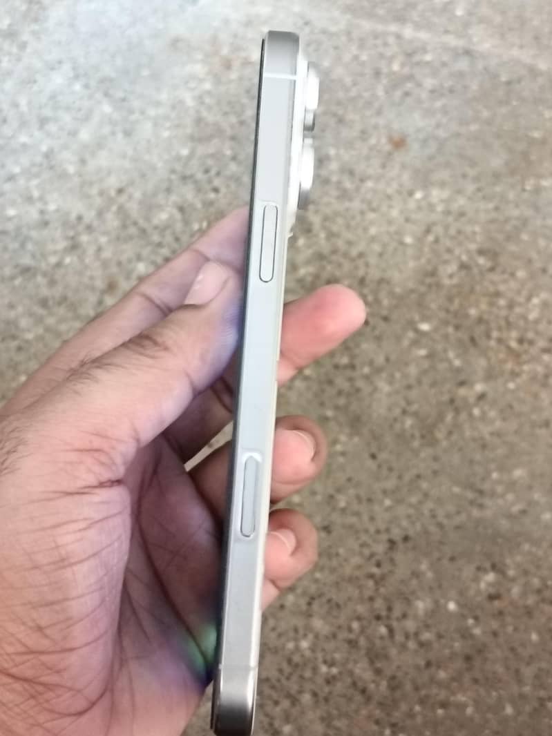 Apple iPhone 16 Pro Max 1
