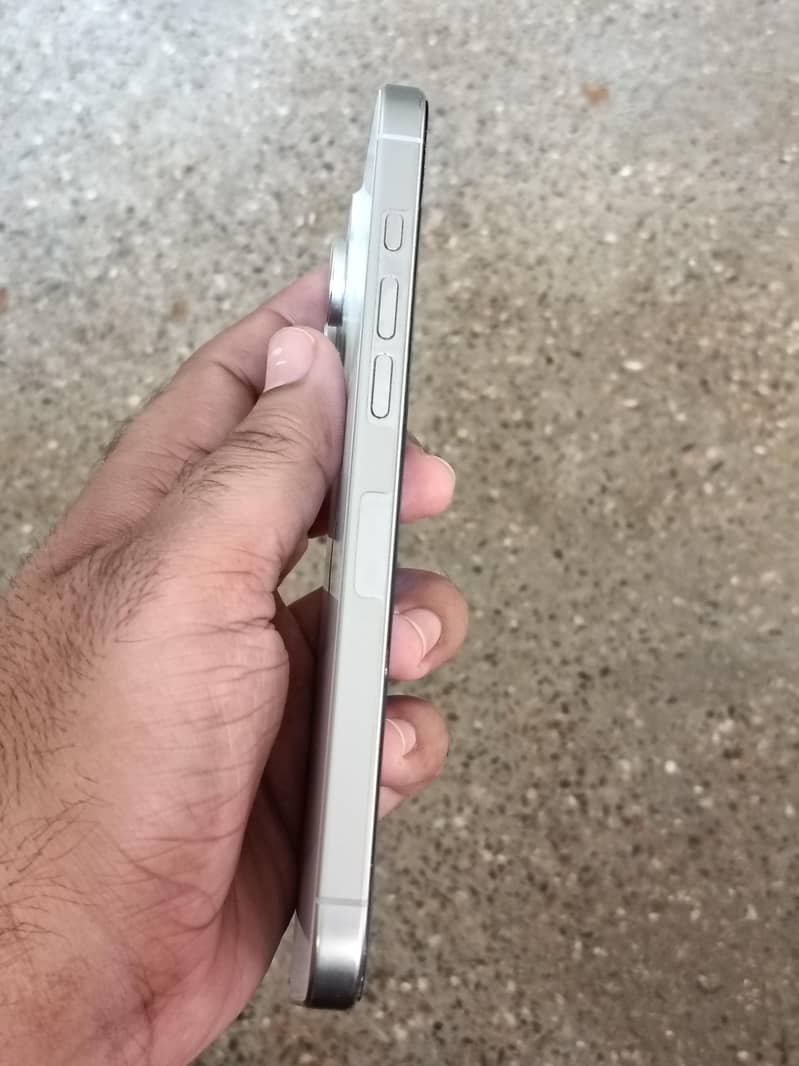 Apple iPhone 16 Pro Max 3