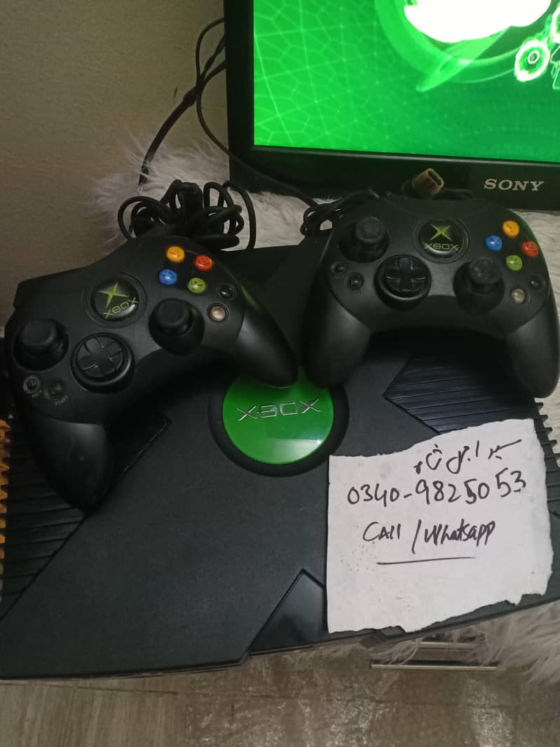 xbox OG with two controllers 0