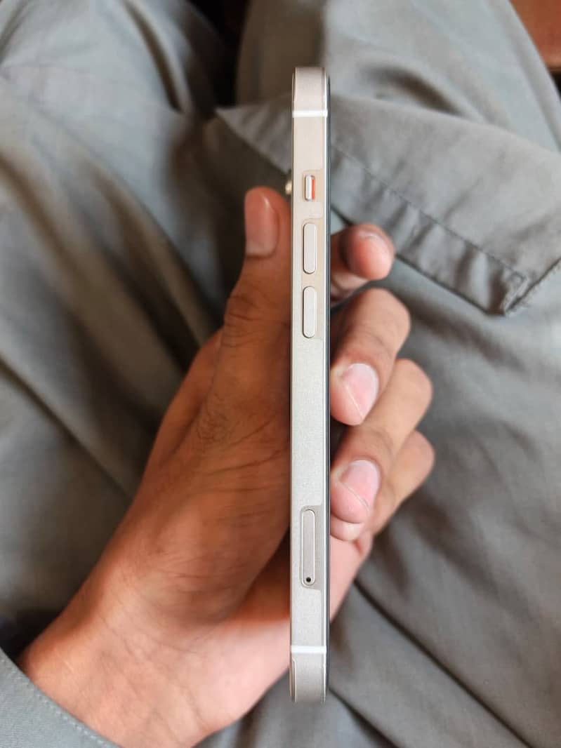 Apple iPhone 13 2