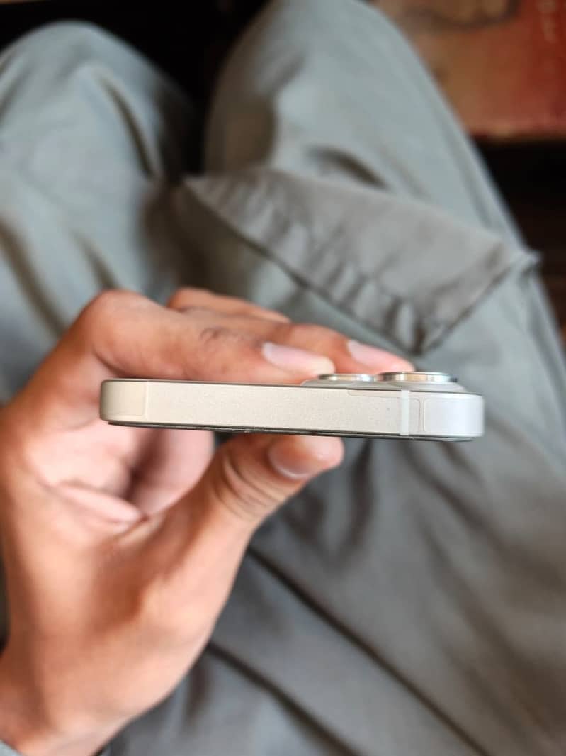 Apple iPhone 13 3