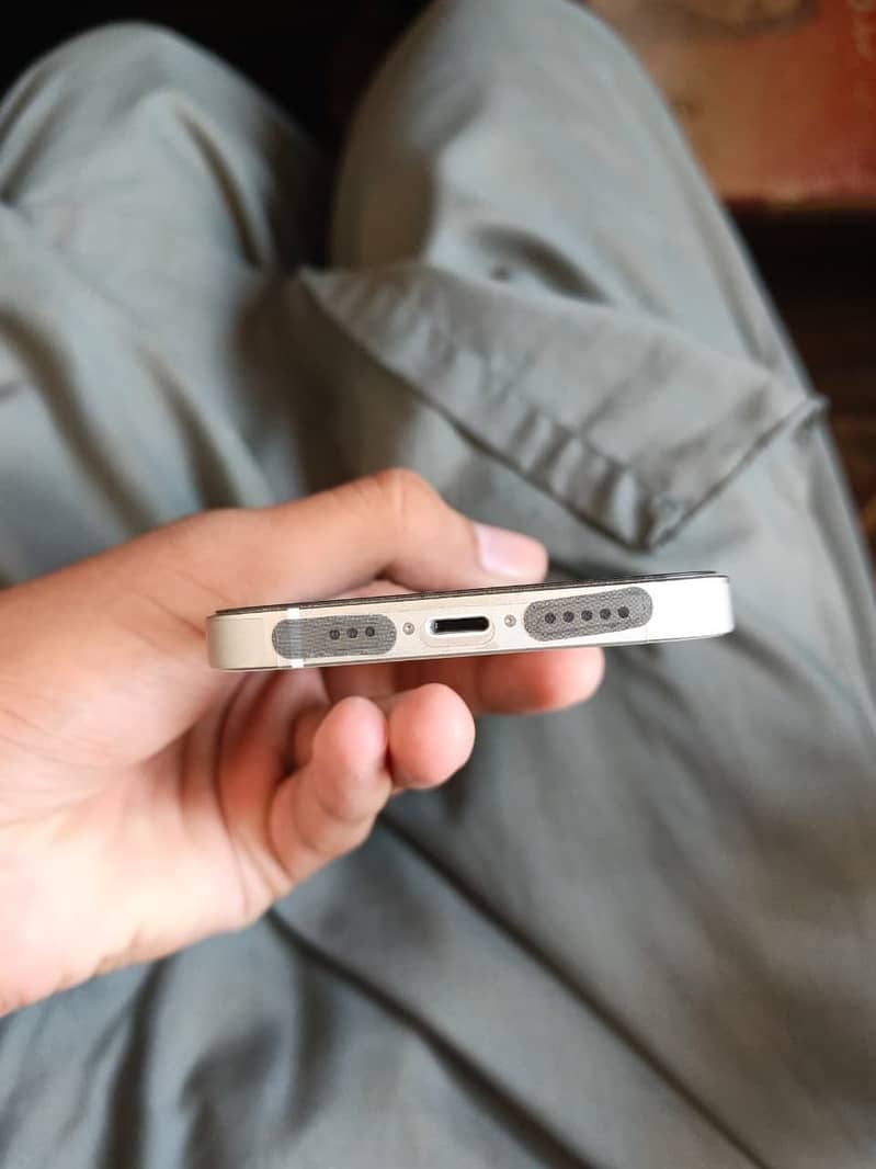 Apple iPhone 13 4