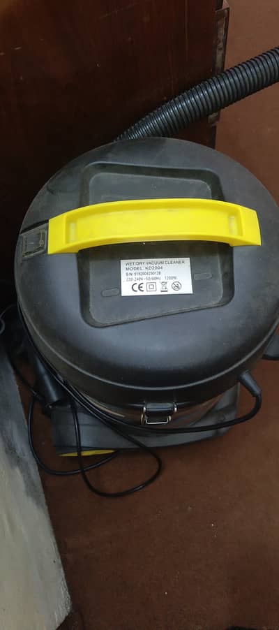 Wet and dry vaccum cleaner
