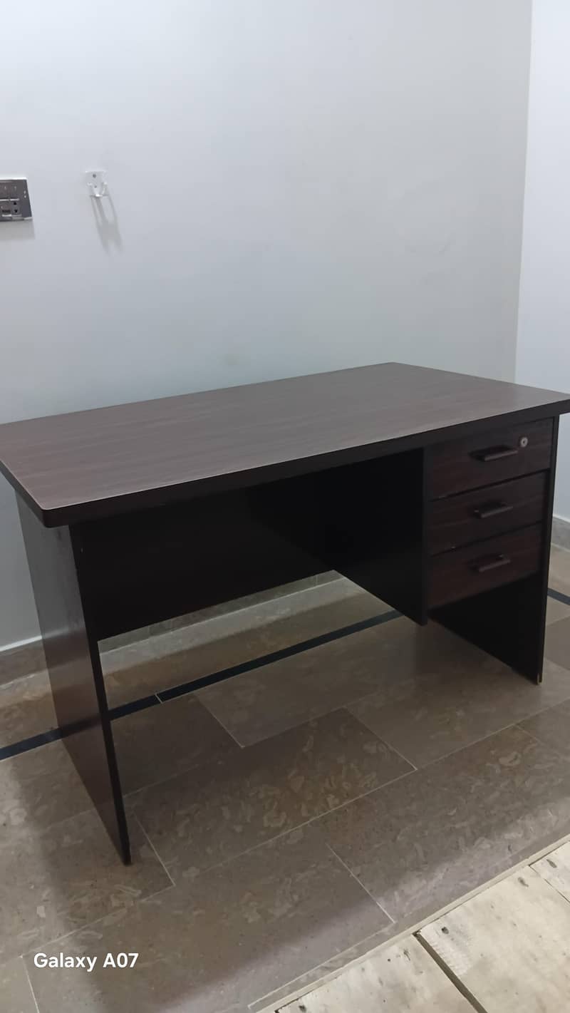 Table + Chair 0